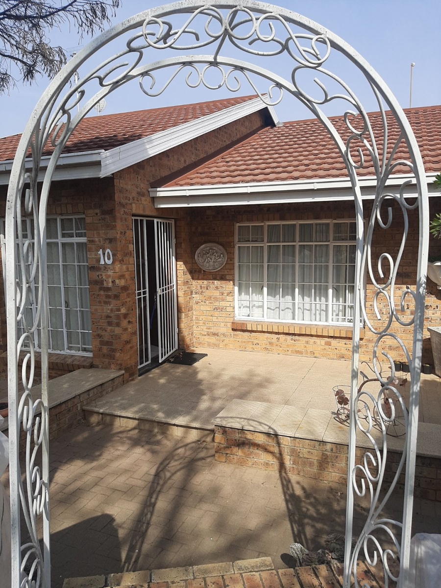 3 Bedroom Property for Sale in Uitsig Free State